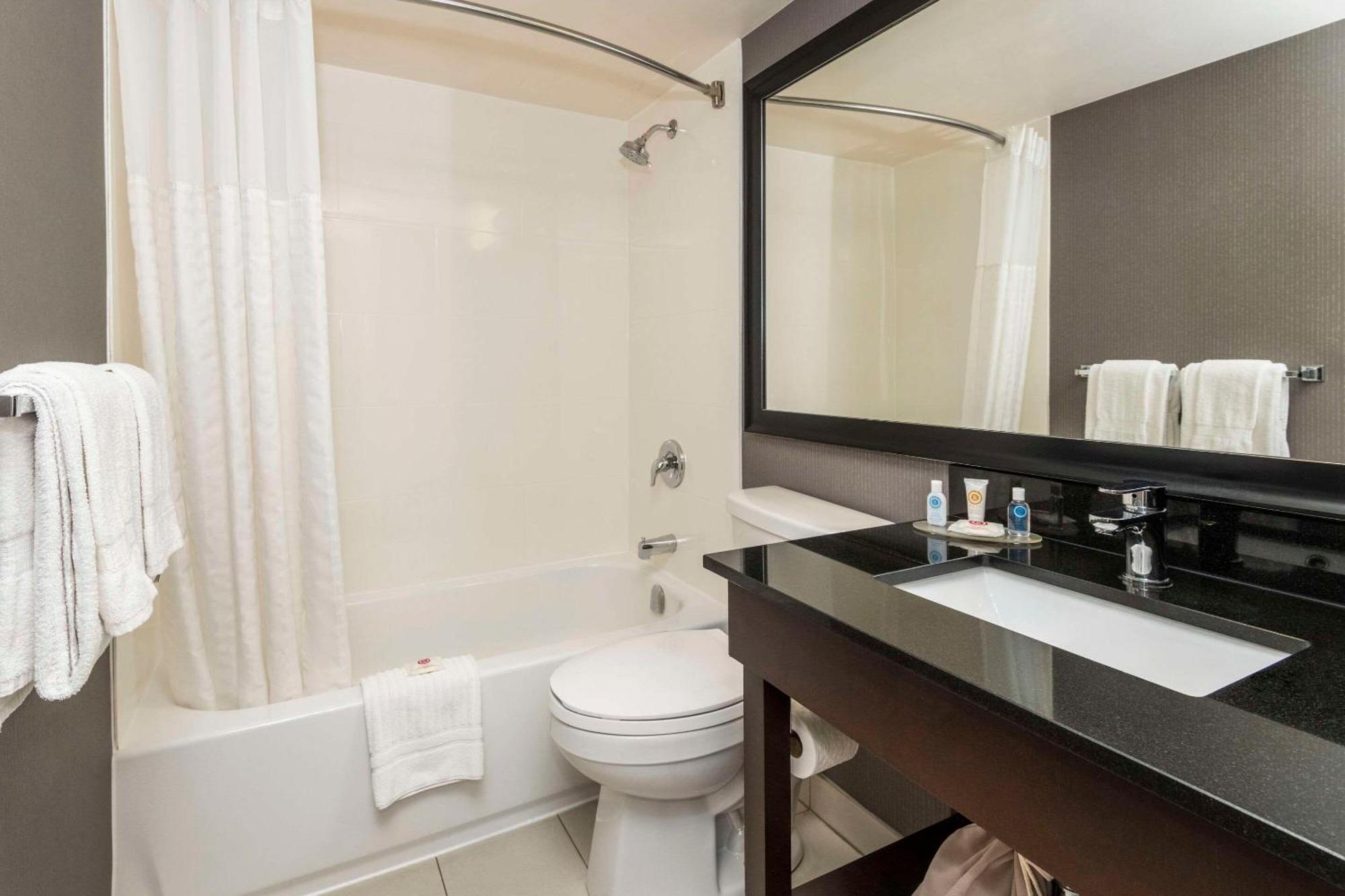 Comfort Inn Drummondville Exterior photo