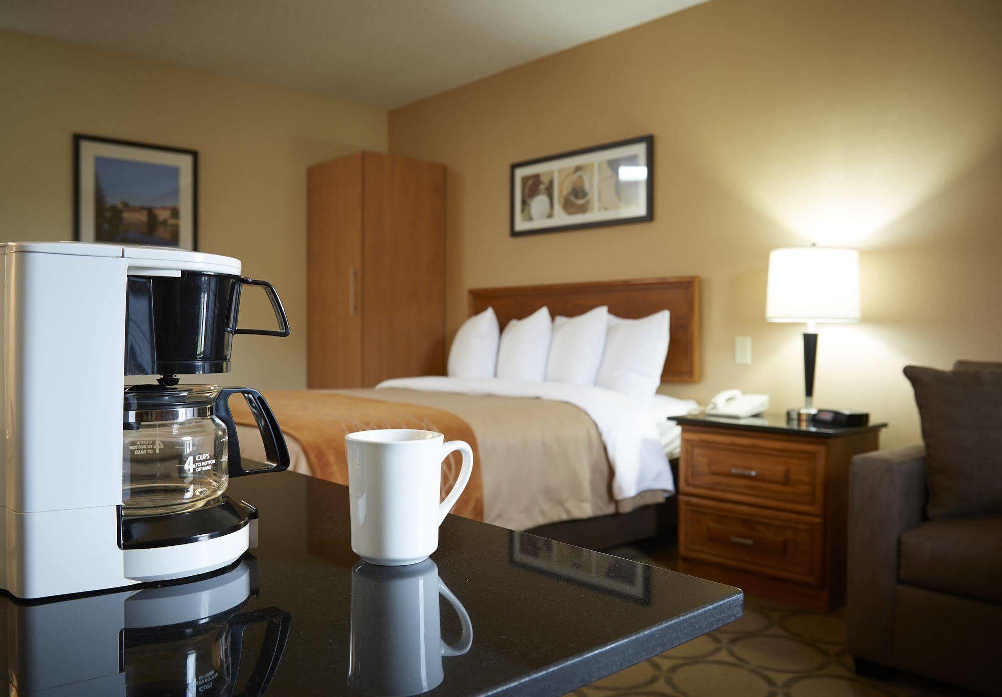 Comfort Inn Drummondville Exterior photo