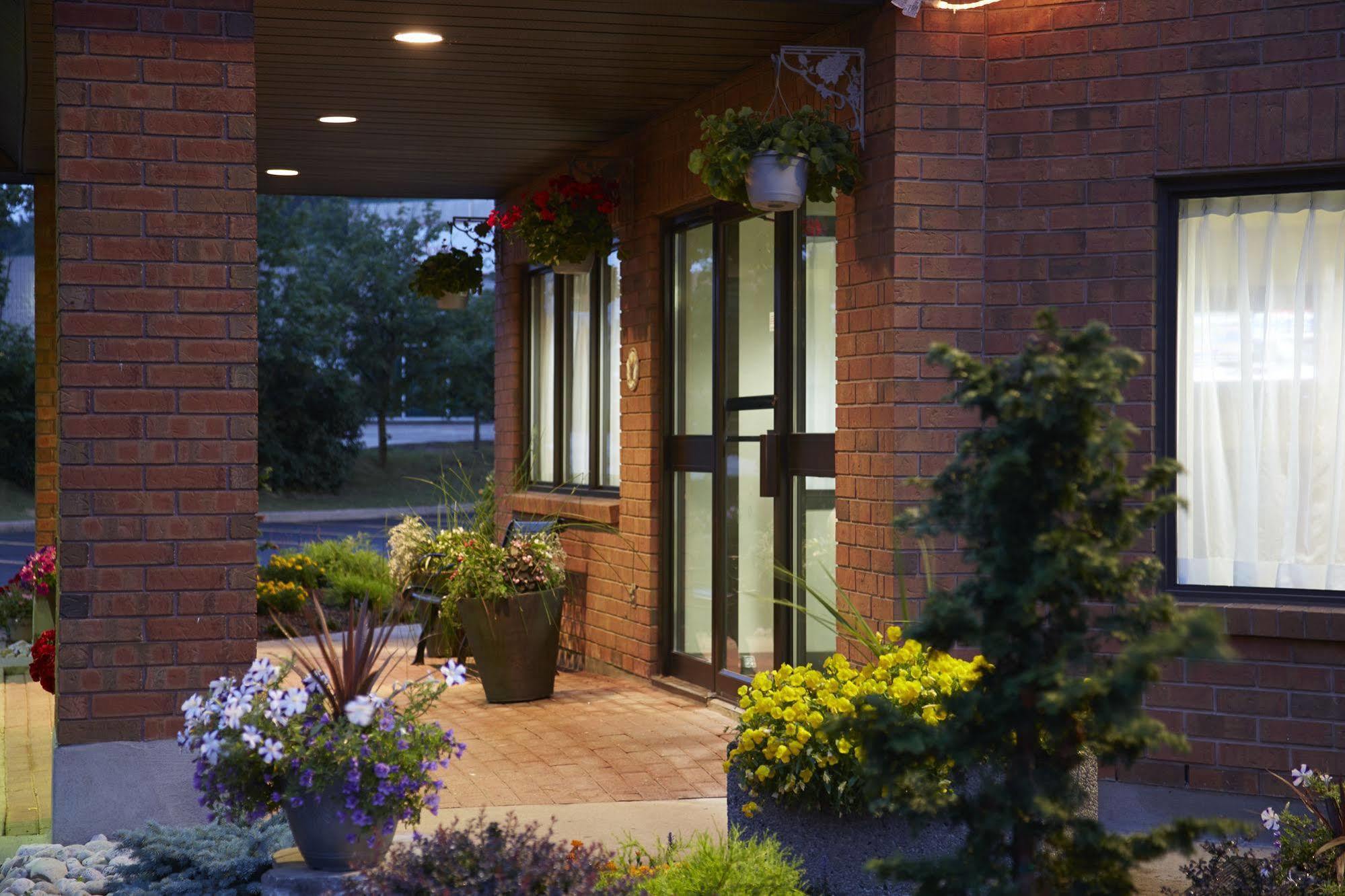 Comfort Inn Drummondville Exterior photo